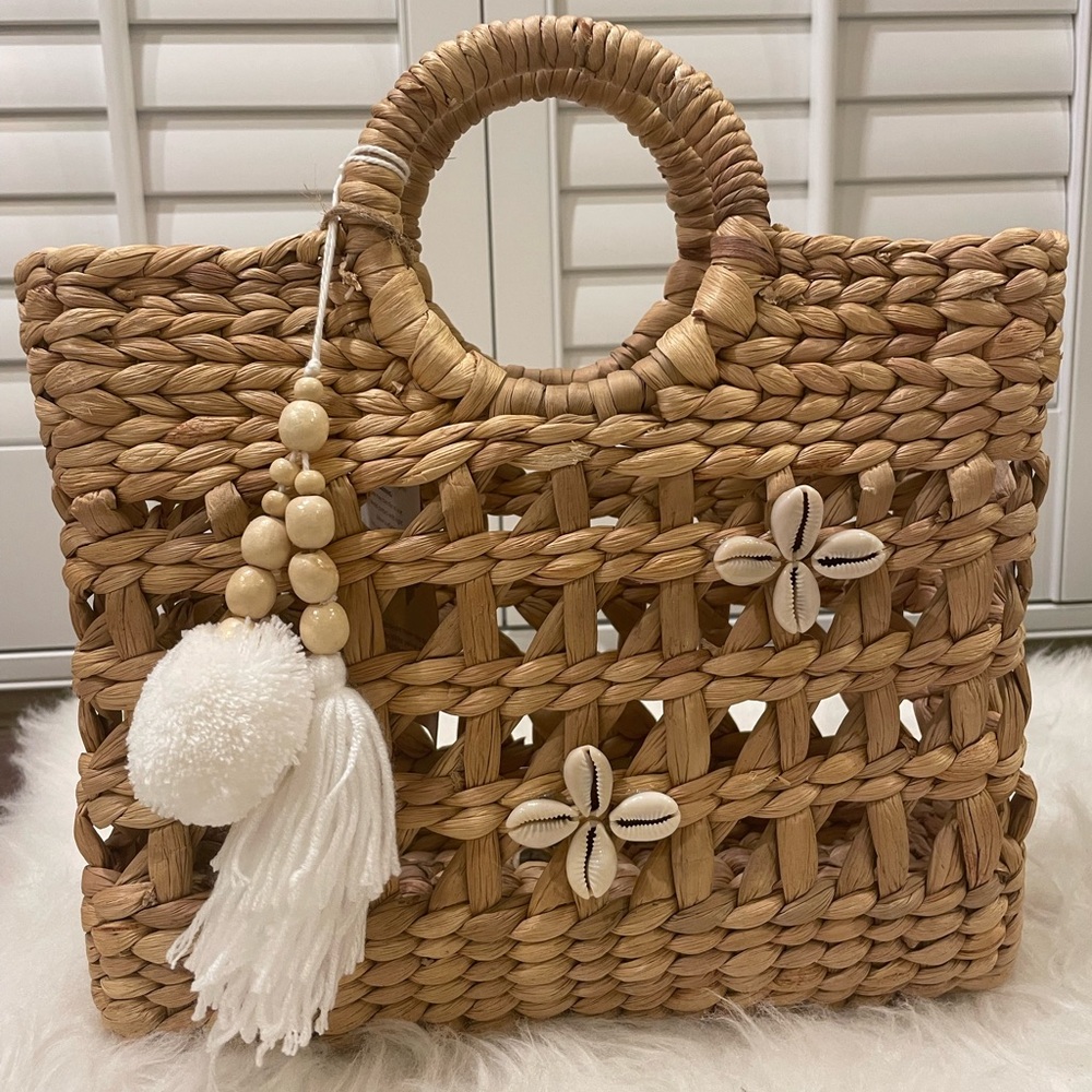 New! Wicker Basket Bag with bag tassels